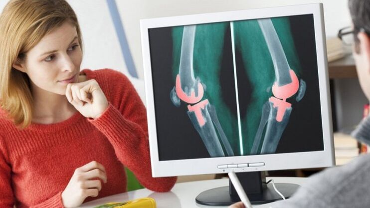 a girl on a doctor's appointment with osteoarthritis