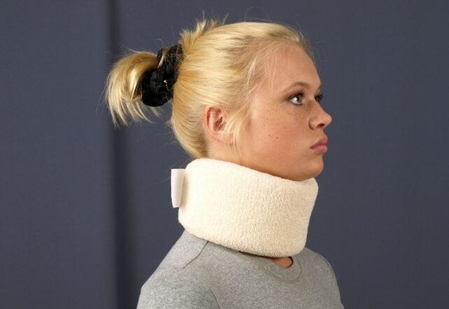 In order to treat cervical osteochondrosis, women should wear a Shants collar