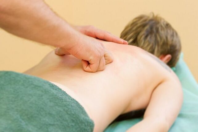 After the examination, specialists prescribe a special massage for the treatment of chest osteochondrosis